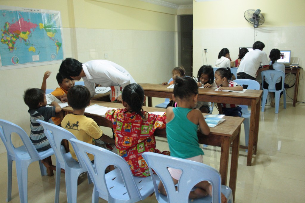 Les plus jeunes en cours de khmer